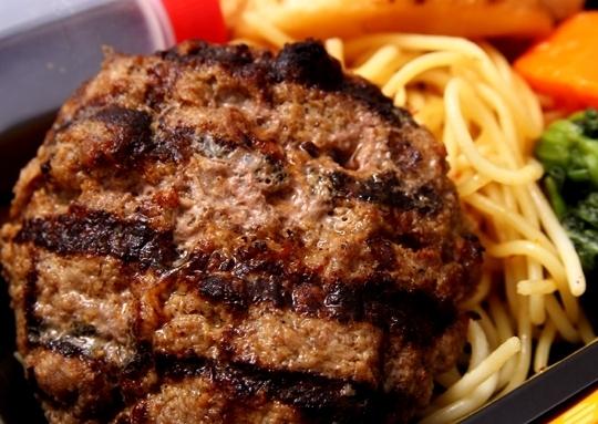牛肉100% 直火網焼きステーキハンバーグボリューム弁当