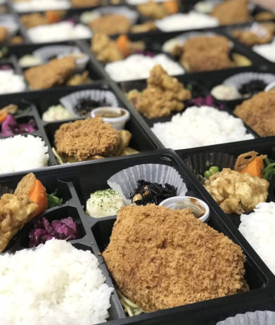 東京ビッグサイトのイベントホールまで説明会用弁当99食を配達しました