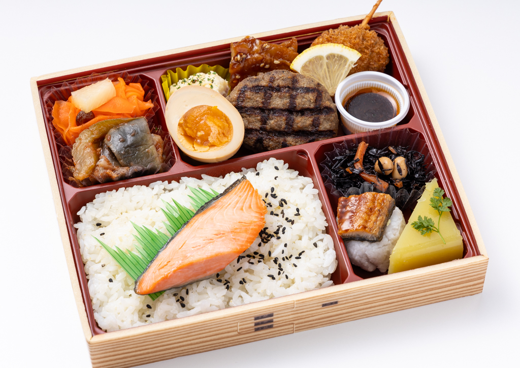 THE MAKUNOUCHI（幕ノ内弁当 直火網焼きステーキハンバーグ）