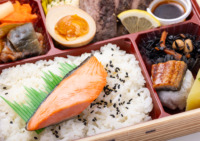 THE MAKUNOUCHI（幕ノ内弁当 直火網焼きハラミステーキ）