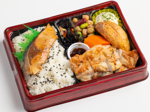 直火網焼きグリル・ド・チキン＆ぶりの照り焼き 幕ノ内弁当
